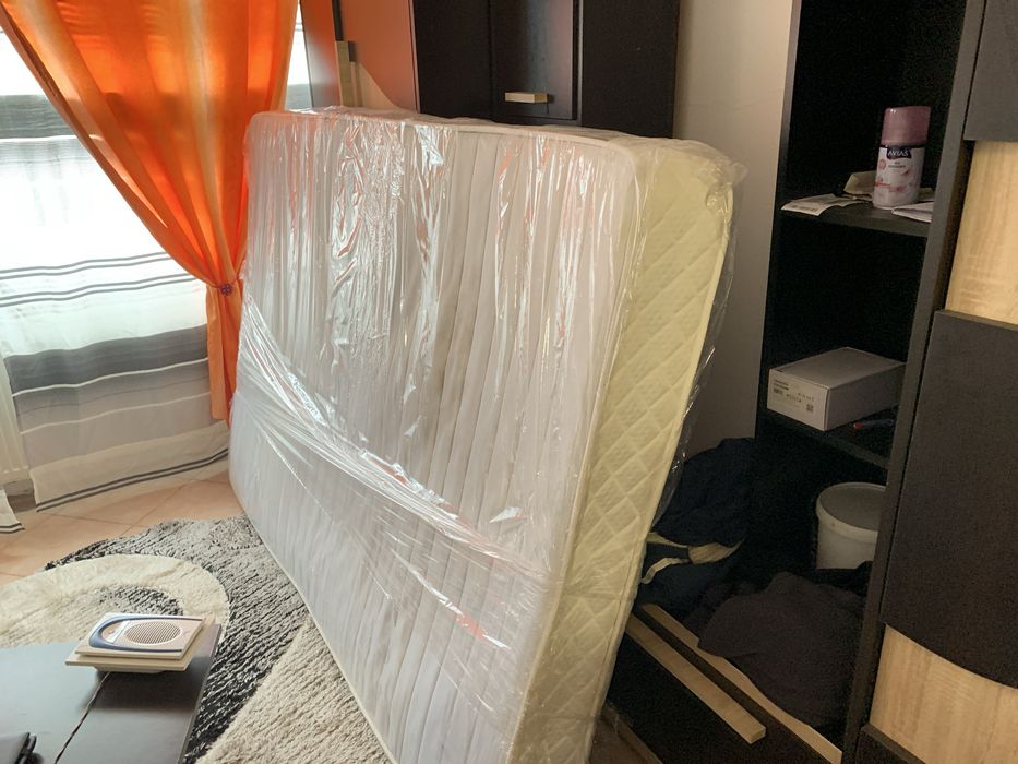 Vind saltea de pat cu arcuri in stare foarte buna