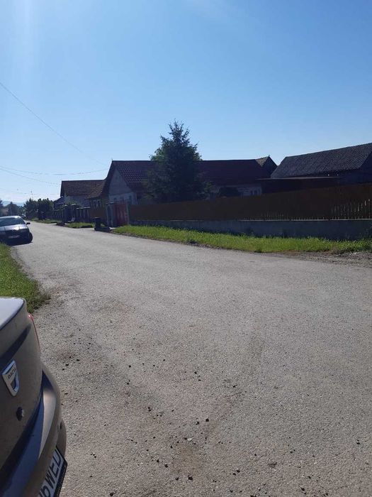 Vand teren intravilan construibil utilitati la strada asfaltata zona rezidentiala  Lunca Calnicului