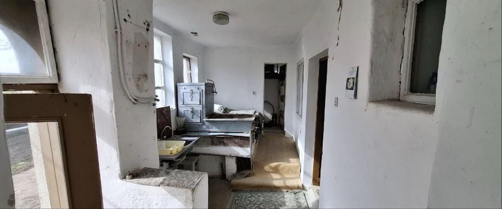 Casa si teren mare cu fantana str Romana