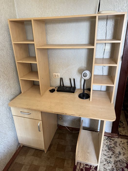 Продаю компьютерный стол