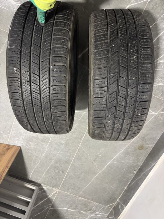 Продам пару шин 235/40/19
