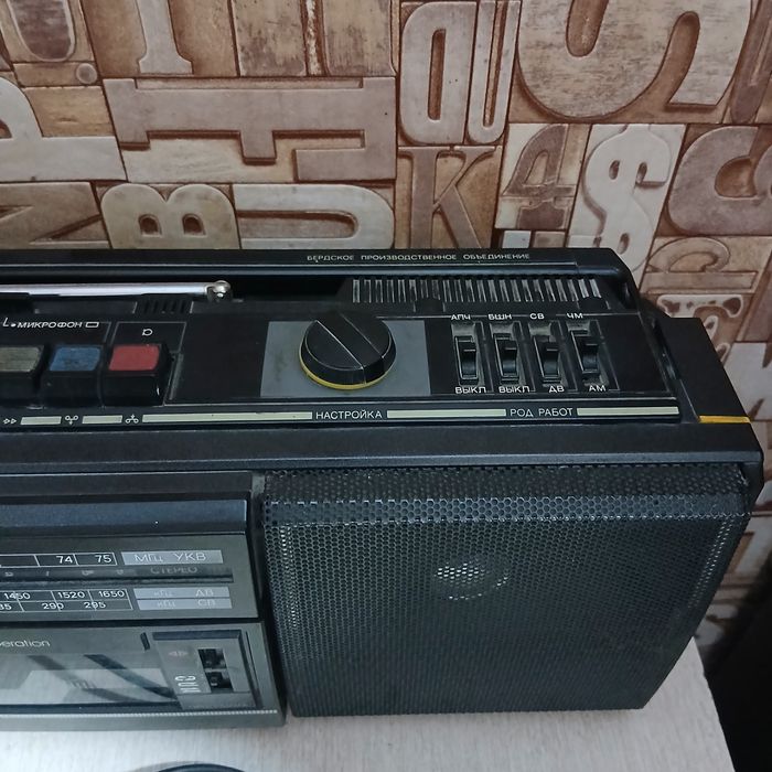 Продам советский магнитофон вега