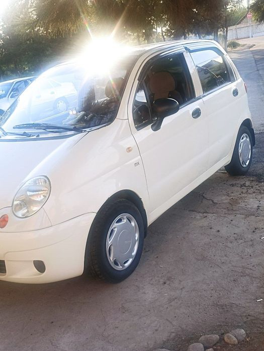 Матиз машинаси сотилади