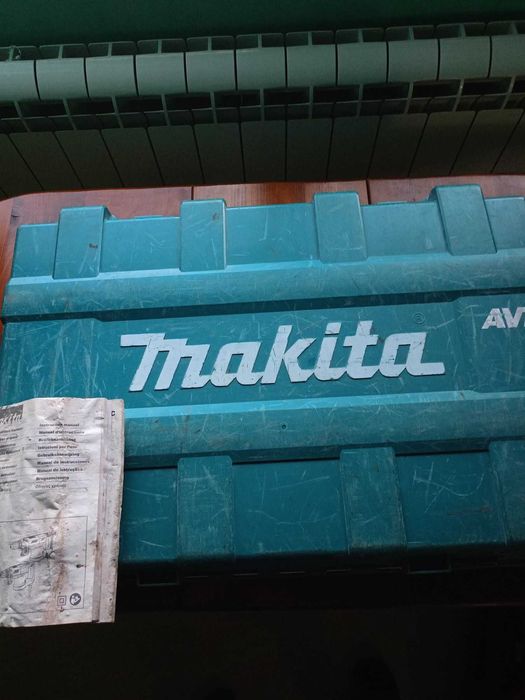 Машини Makita HM1213C SDS MAX, DGA511, DHR280, DTM51, DDF482, батерии BL1830 BL1840 BL1850 BL1860