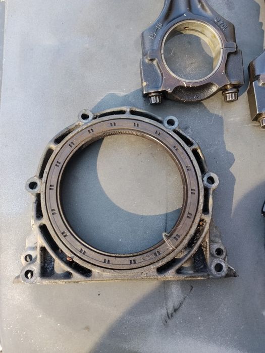 Запчасти на мерседес2,2плита мотор