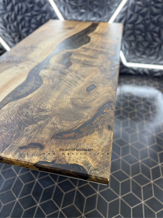 Маса с епоксидна смола