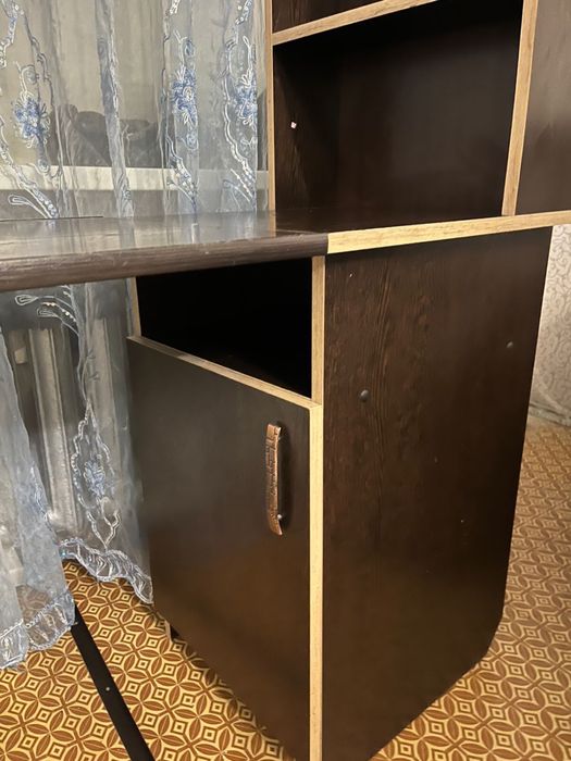 Маникюрный столик