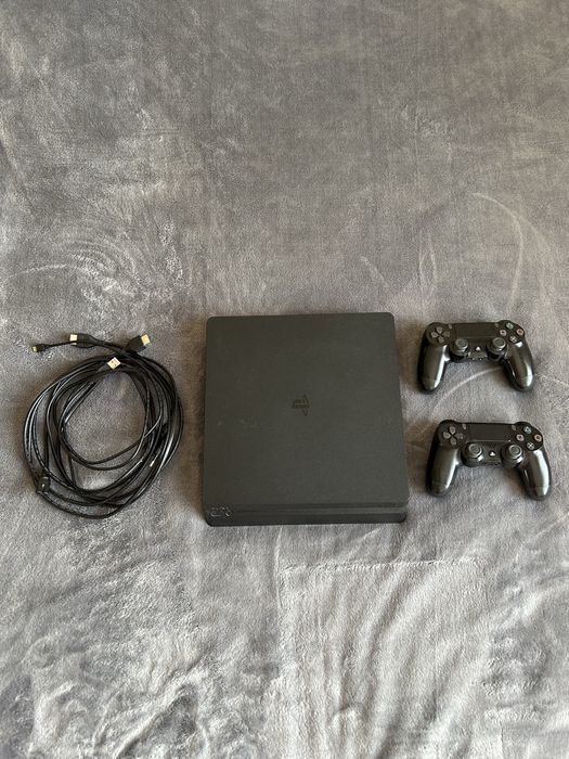 PlayStation 4 + подарък игра