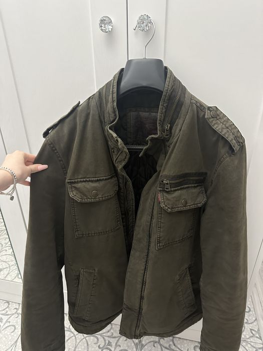 Куртка бренда Levi’s