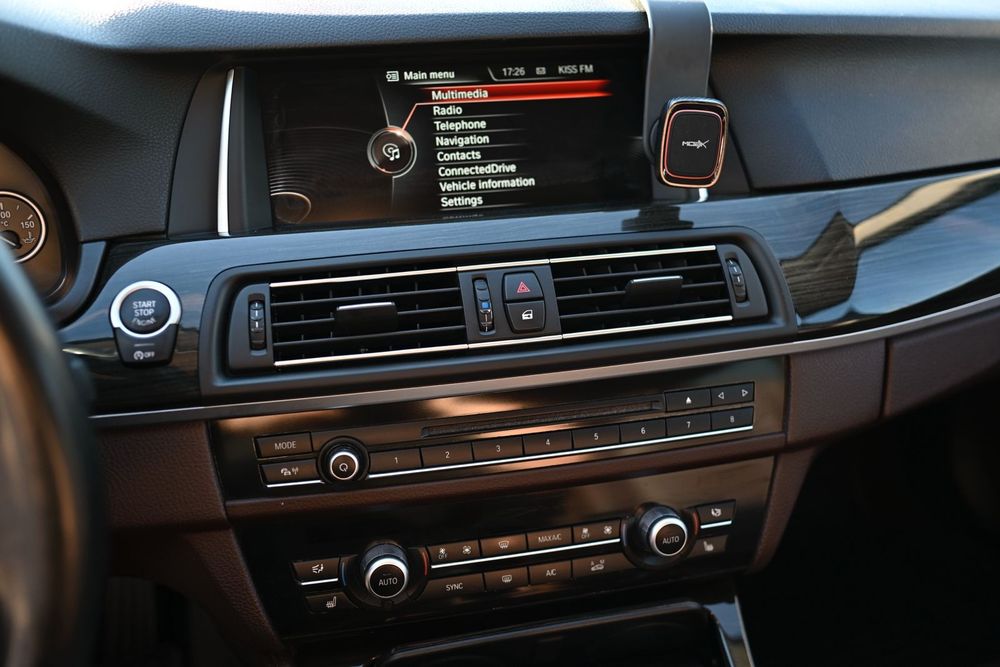 BMW Seria 5 F10 • 305.000 KM • ADAPTIVE LED • NAVIGAȚIE • Scaune Electrice