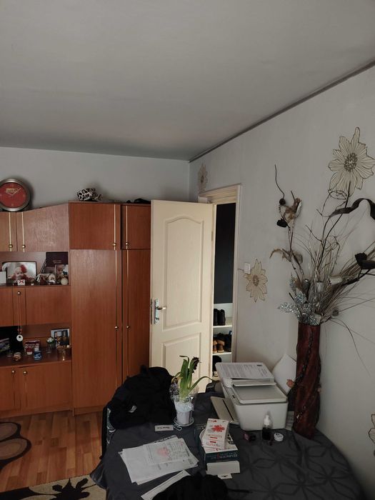 Vând apartament cu două camere