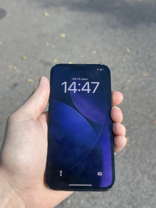 Продам Iphone 13