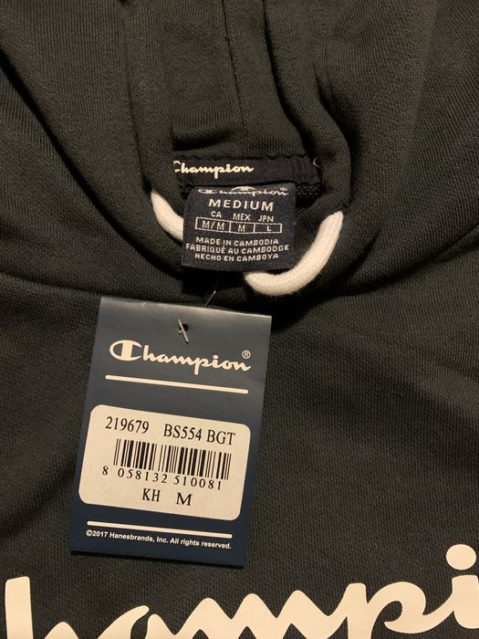 Чисто нова 100% оригинална мъжка блуза Champion. Размер М.