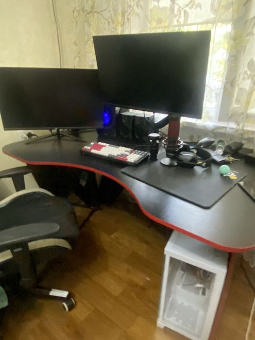 Стол компьютерный