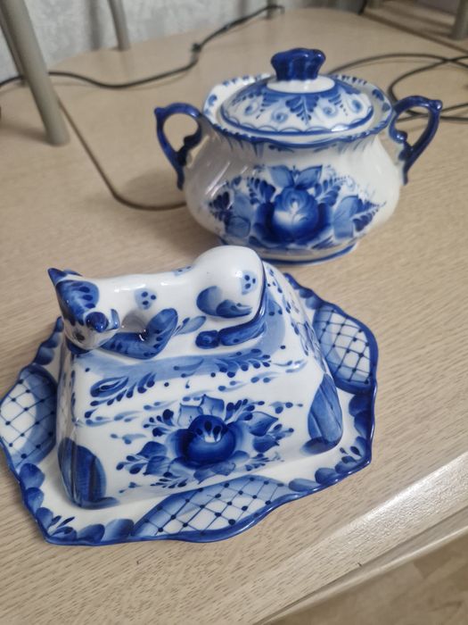 Набор  посуды  гжель