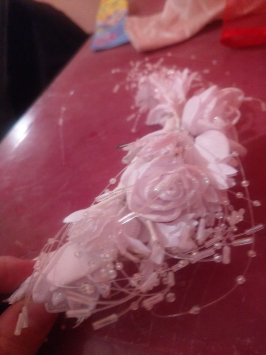 Перчатки и цветок свадебные