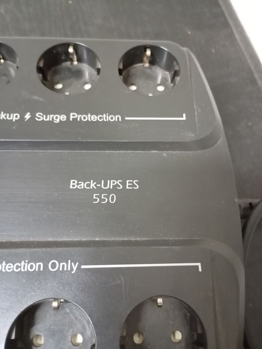 Vînd APC  ups 550