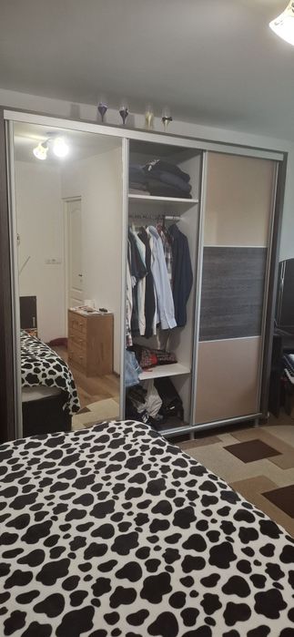 Mobila dormitor matrimonial, sifonier 3 usi glisante,noptiere, masa make up