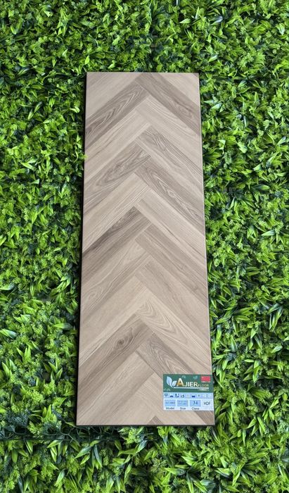 Tarket va Laminatlar assortimenti optom narxlarda