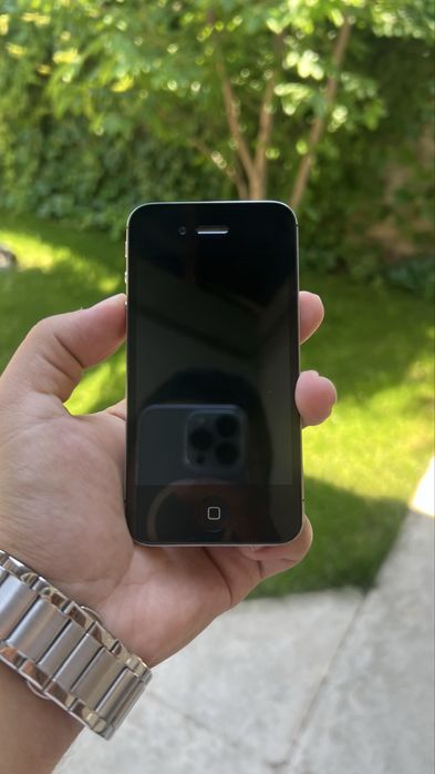 iPhone 4s ideal holatda retro telefon zaryatchik kabel qoshib beriladi