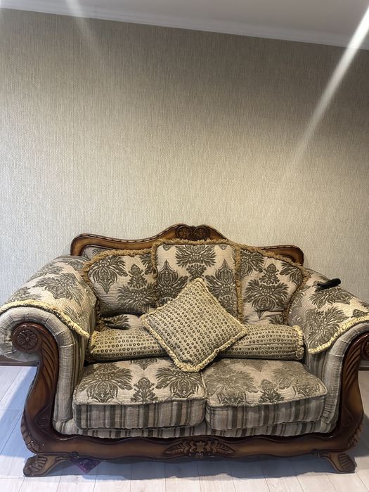 Диван в зал средний, маленький