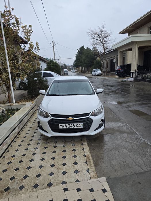 Срочна оникс LT сотилади