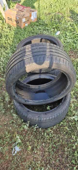 Летние шины Bridgestone 255/35/R19