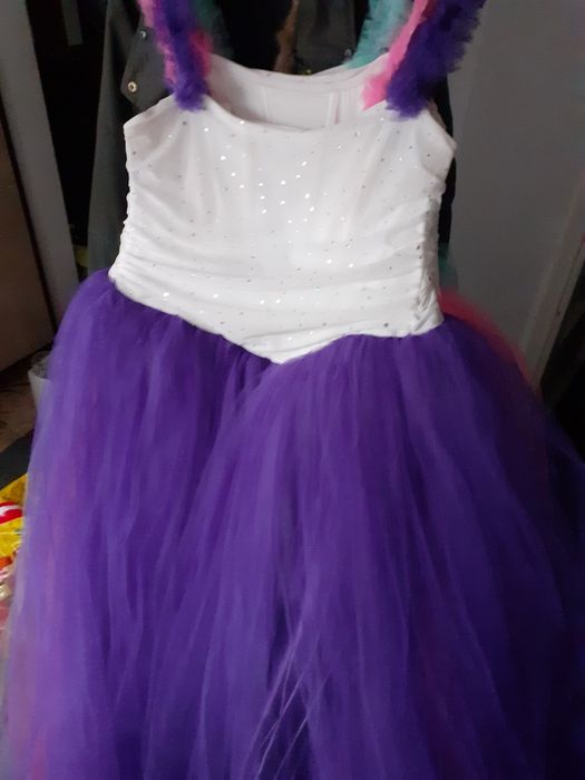 Vand 3 rochite superbe, identice, doar culoarea difera