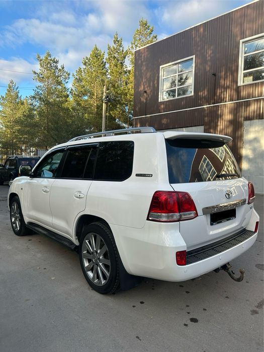 Toyota Land Cruiser 200