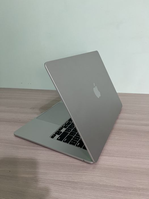 Macbook Air 15 M2 (8/256)