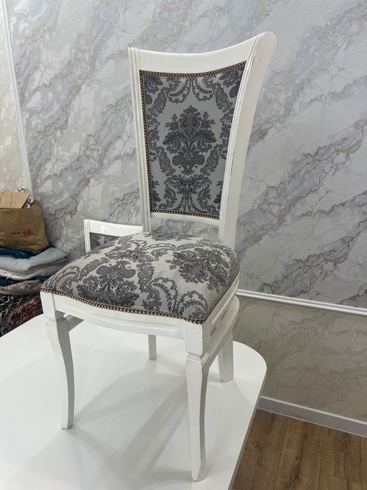 Продам обеденный стол + 8 стульев