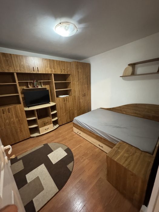 Inchiriez garsoniera str Avram Iancu