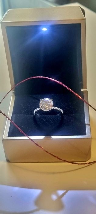 Inel diamant ,design elegant  3,36Ct,aur alb,Round Brilliant