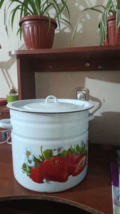Эмалированный кастрюль