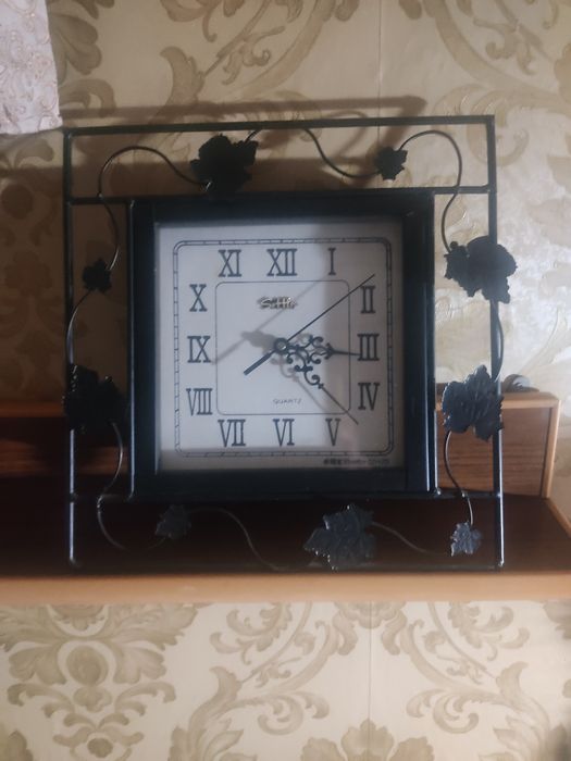 Продаются часы настенные