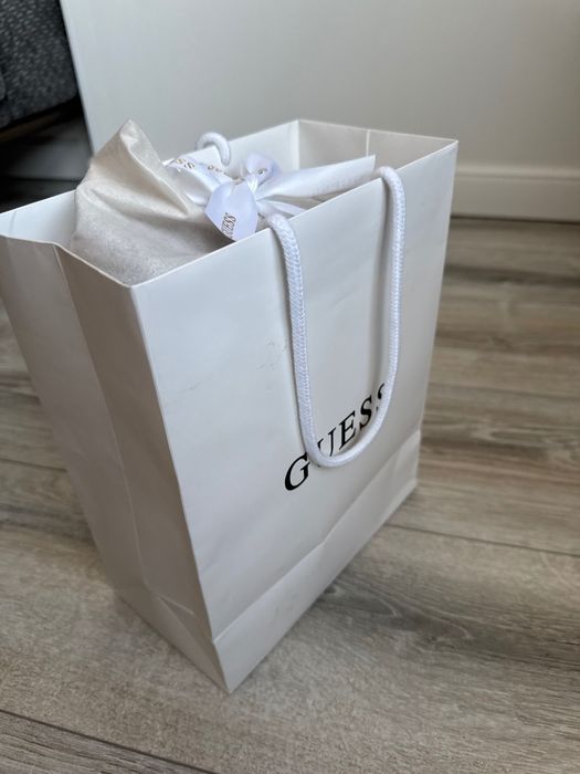 Продам сумку Guess