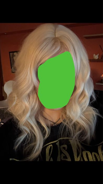 Peruca cu breton blond platinat termorezistenta