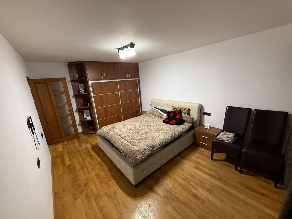Apartament cu 3 camere decomandat
