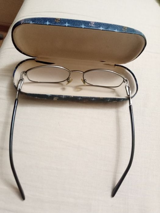 Vând ochelari de vedere +0,75