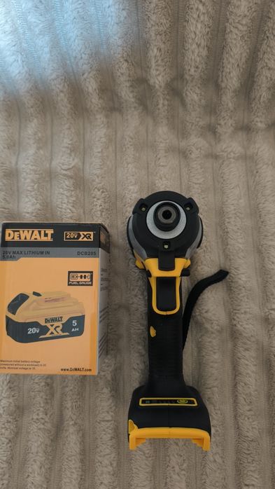 Винтоверт инпакт DeWalt