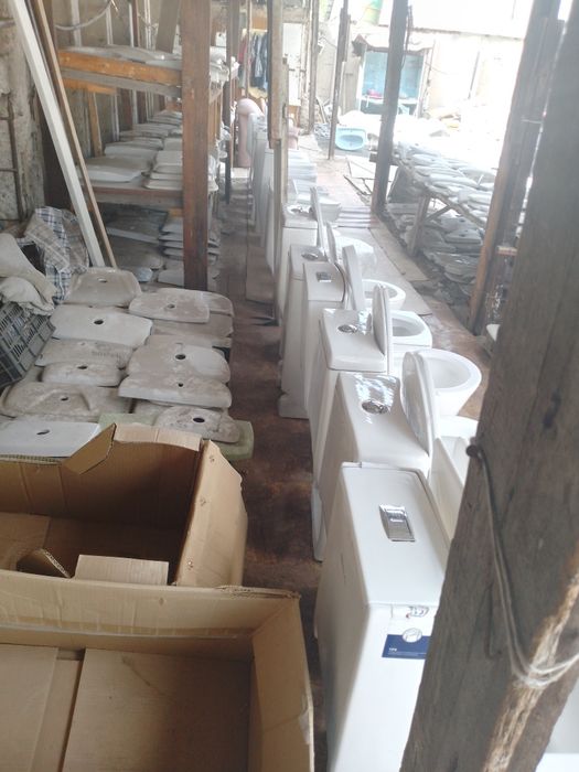 Улица Азаттык дом51 унитаз  НОВЫЙ продам