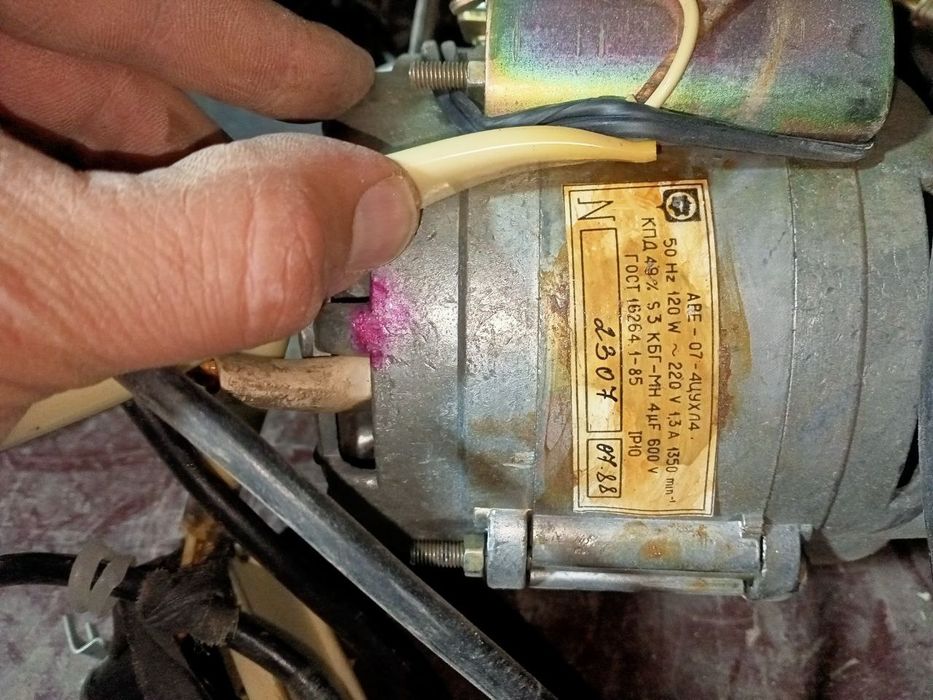 Продаётся мотор  Рабочий