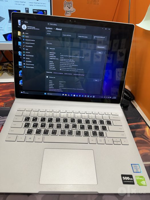 i Microsoft Surface Book