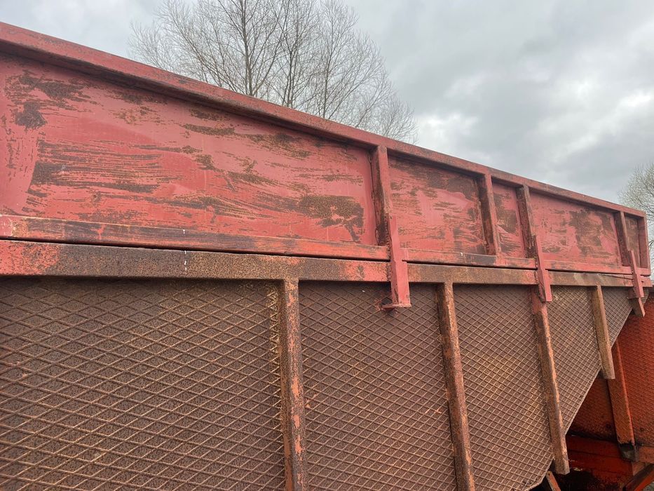 Remorcă 4 T basculabila