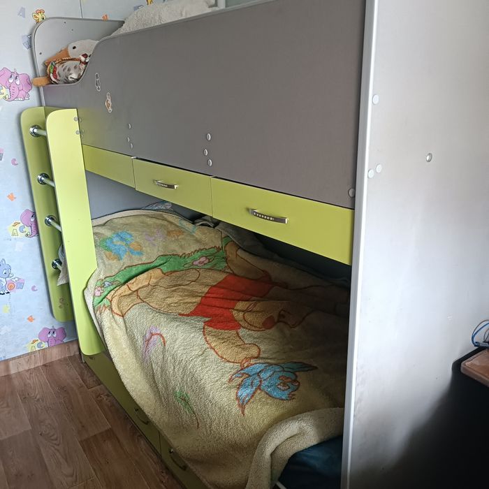 Двухъярусная кровать
