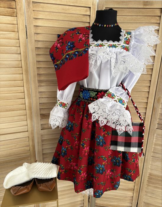 Costum popular din Maramures pentru femei compley