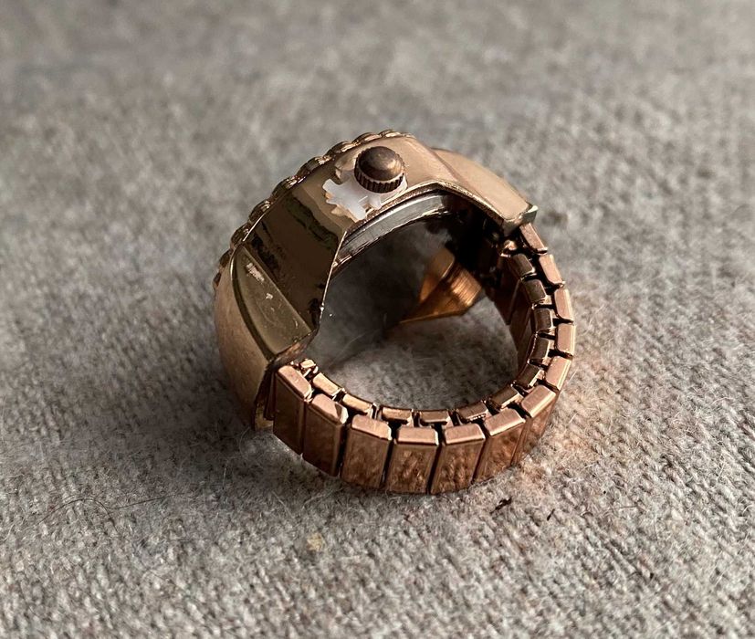 Inel ceas damă metalic rose-gold cu cristale decor – diverse modele