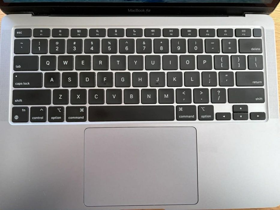 Macbook air 2020 M1 8gb 256 ram