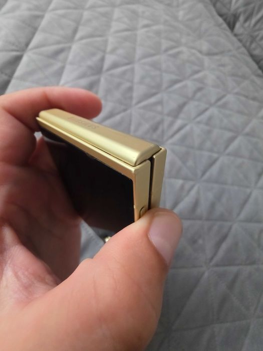 Samsung z flip 6 Gold Yellow