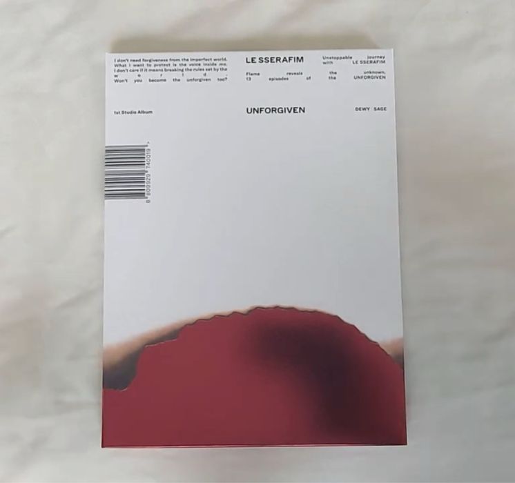Запечатанный альбом Le Sserafim